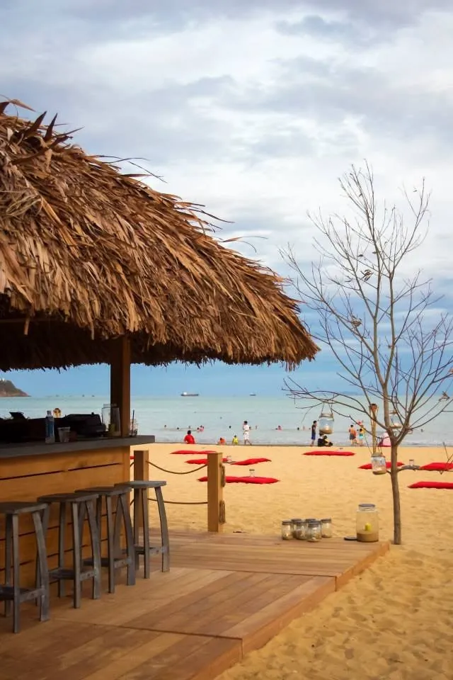 Giới trẻ đứng ngồi không yên với quán bar view biển đẹp nhất Quy Nhơn