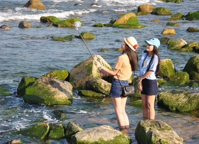 Giới trẻ rầm rộ check-in thiên đường phủ rêu xanh ở Phú Yên Giới trẻ rầm rộ check-in thiên đường phủ rêu xanh ở Phú Yên