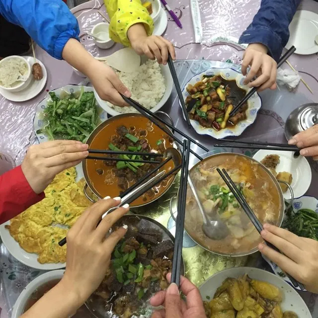 Cầm 6 triệu oanh tạc Phượng Hoàng cổ trấn siêu hot trên cộng đồng mạng Cầm 6 triệu oanh tạc Phượng Hoàng cổ trấn siêu hot trên cộng đồng mạng