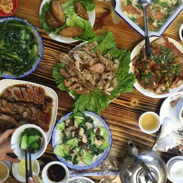 Cầm 6 triệu oanh tạc Phượng Hoàng cổ trấn siêu hot trên cộng đồng mạng Cầm 6 triệu oanh tạc Phượng Hoàng cổ trấn siêu hot trên cộng đồng mạng