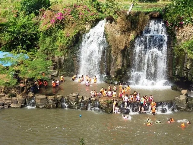 Picnic bao đã với thác Đá Hàn cách Sài Gòn 70km đi về trong ngày bằng xe máy Picnic bao đã với thác Đá Hàn cách Sài Gòn 70km đi về trong ngày bằng xe máy