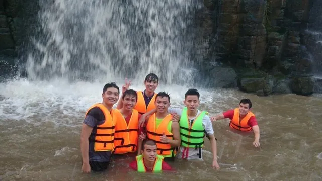 Picnic bao đã với thác Đá Hàn cách Sài Gòn 70km đi về trong ngày bằng xe máy Picnic bao đã với thác Đá Hàn cách Sài Gòn 70km đi về trong ngày bằng xe máy