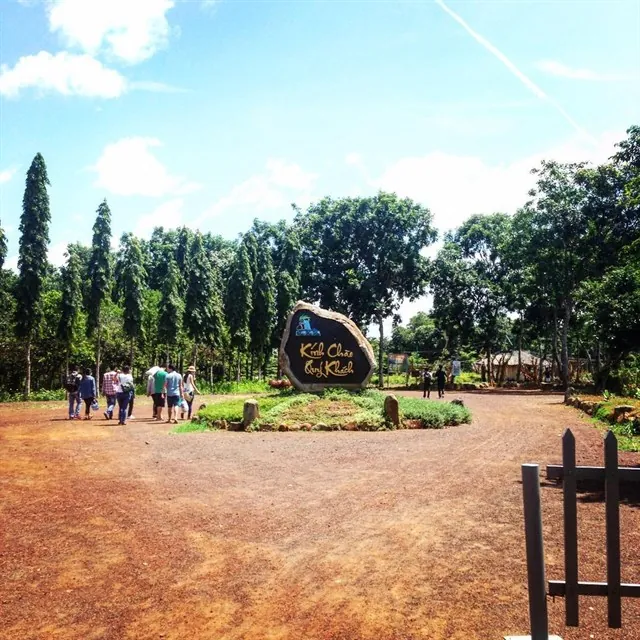 Picnic bao đã với thác Đá Hàn cách Sài Gòn 70km đi về trong ngày bằng xe máy Picnic bao đã với thác Đá Hàn cách Sài Gòn 70km đi về trong ngày bằng xe máy
