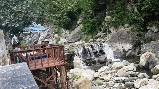 Thác Trắng - Ngọn thác tuyệt đẹp ít ai biết ở Quảng Ngãi Thác Trắng - Ngọn thác tuyệt đẹp ít ai biết ở Quảng Ngãi