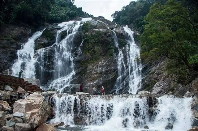Thác Trắng - Ngọn thác tuyệt đẹp ít ai biết ở Quảng Ngãi Thác Trắng - Ngọn thác tuyệt đẹp ít ai biết ở Quảng Ngãi