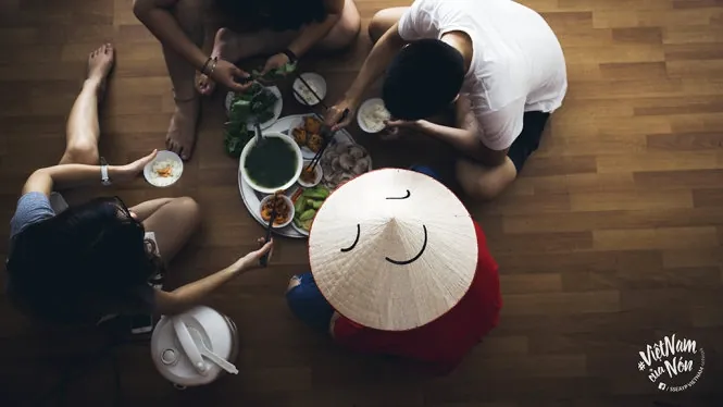 Thích thú với bộ ảnh dắt nón lá đi khắp Việt Nam đang gây bão mạng Dắt nón lá đi khắp Việt Nam