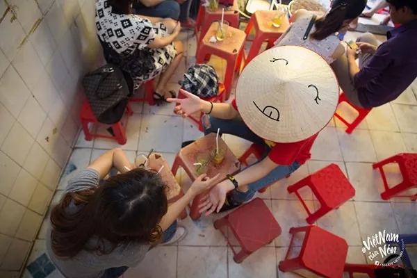 Thích thú với bộ ảnh dắt nón lá đi khắp Việt Nam đang gây bão mạng Dắt nón lá đi khắp Việt Nam