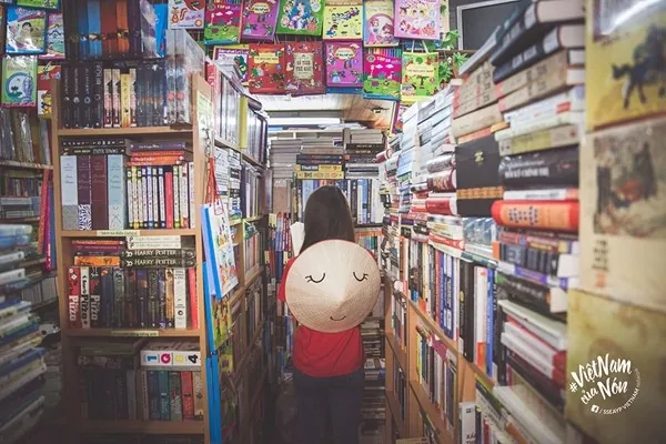 Thích thú với bộ ảnh dắt nón lá đi khắp Việt Nam đang gây bão mạng Dắt nón lá đi khắp Việt Nam