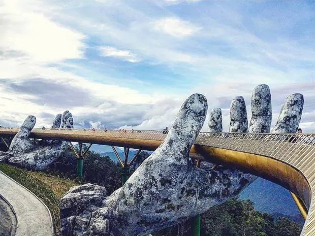 Cây cầu vàng ở Đà Nẵng gây sốt cộng đồng mạng