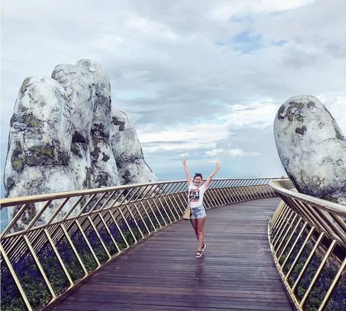 Cây cầu vàng ở Đà Nẵng gây sốt cộng đồng mạng