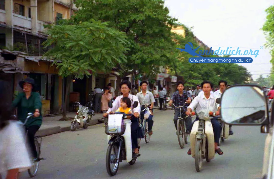 Những bức ảnh Hà Nội xưa- trên đường không có ô tô