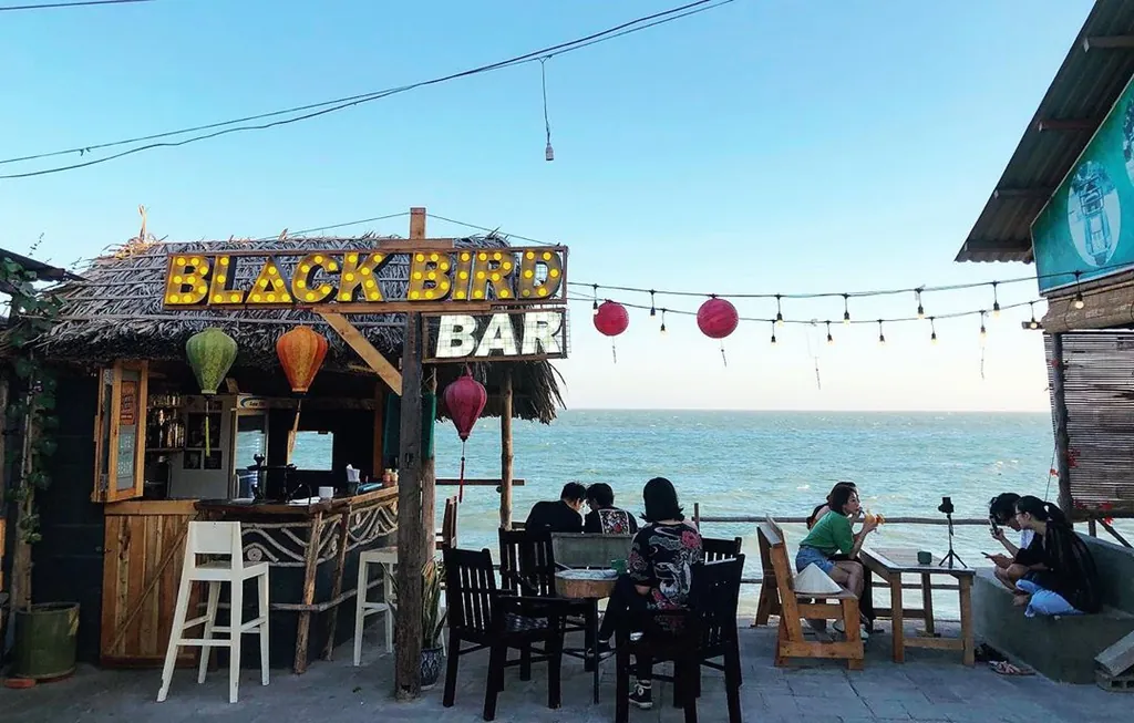Top 3 quán bar hướng ra biển lãng mạn ở Phan Thiết