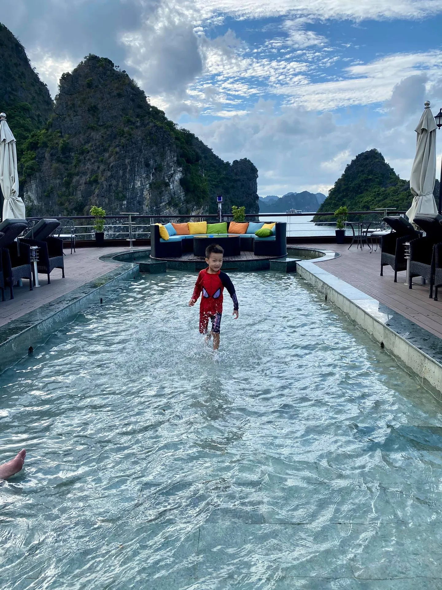 Revew chuyến du lịch Hạ Long du thuyền 1 đêm và 1 đêm nghỉ dưỡng tại Cát Bà Revew chuyến du lịch Hạ Long du thuyền 1 đêm và 1 đêm nghỉ dưỡng tại Cát Bà 03