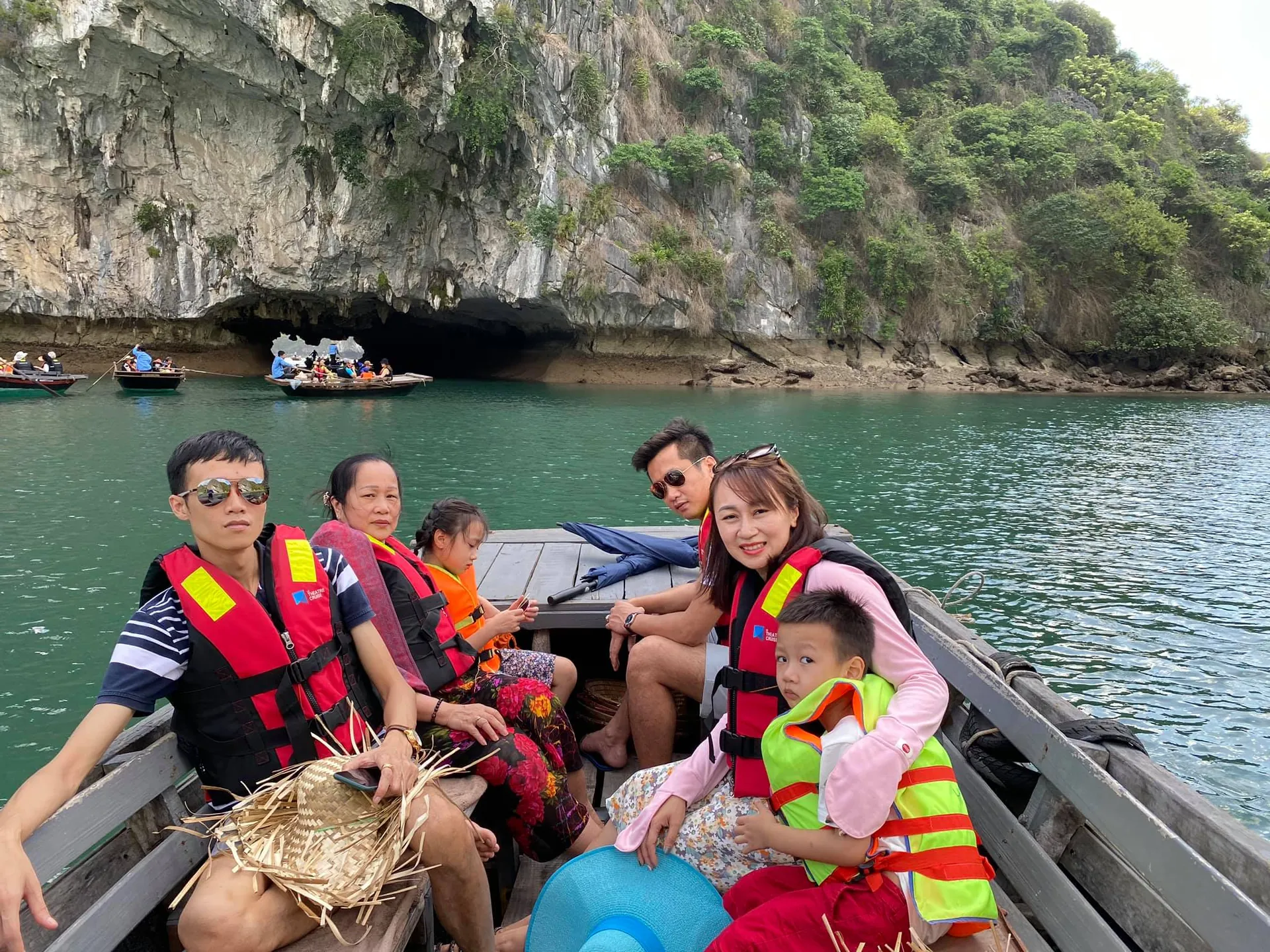 Revew chuyến du lịch Hạ Long du thuyền 1 đêm và 1 đêm nghỉ dưỡng tại Cát Bà Revew chuyến du lịch Hạ Long du thuyền 1 đêm và 1 đêm nghỉ dưỡng tại Cát Bà 13