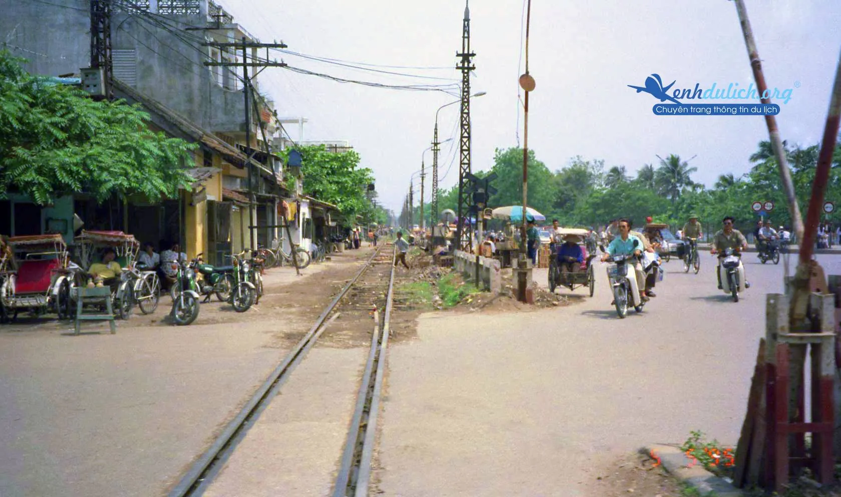 Những bức ảnh Hà Nội xưa- trên đường không có ô tô 05