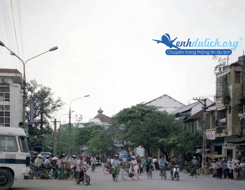 Những bức ảnh Hà Nội xưa- trên đường không có ô tô 08
