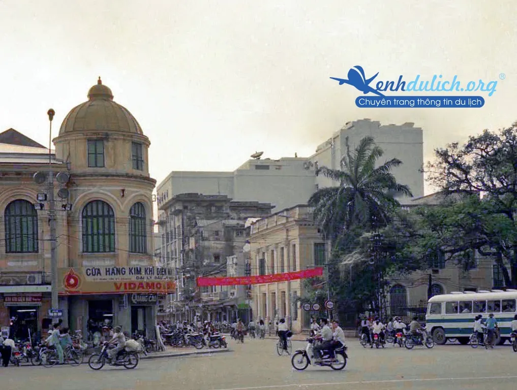 Những bức ảnh Hà Nội xưa- trên đường không có ô tô 09