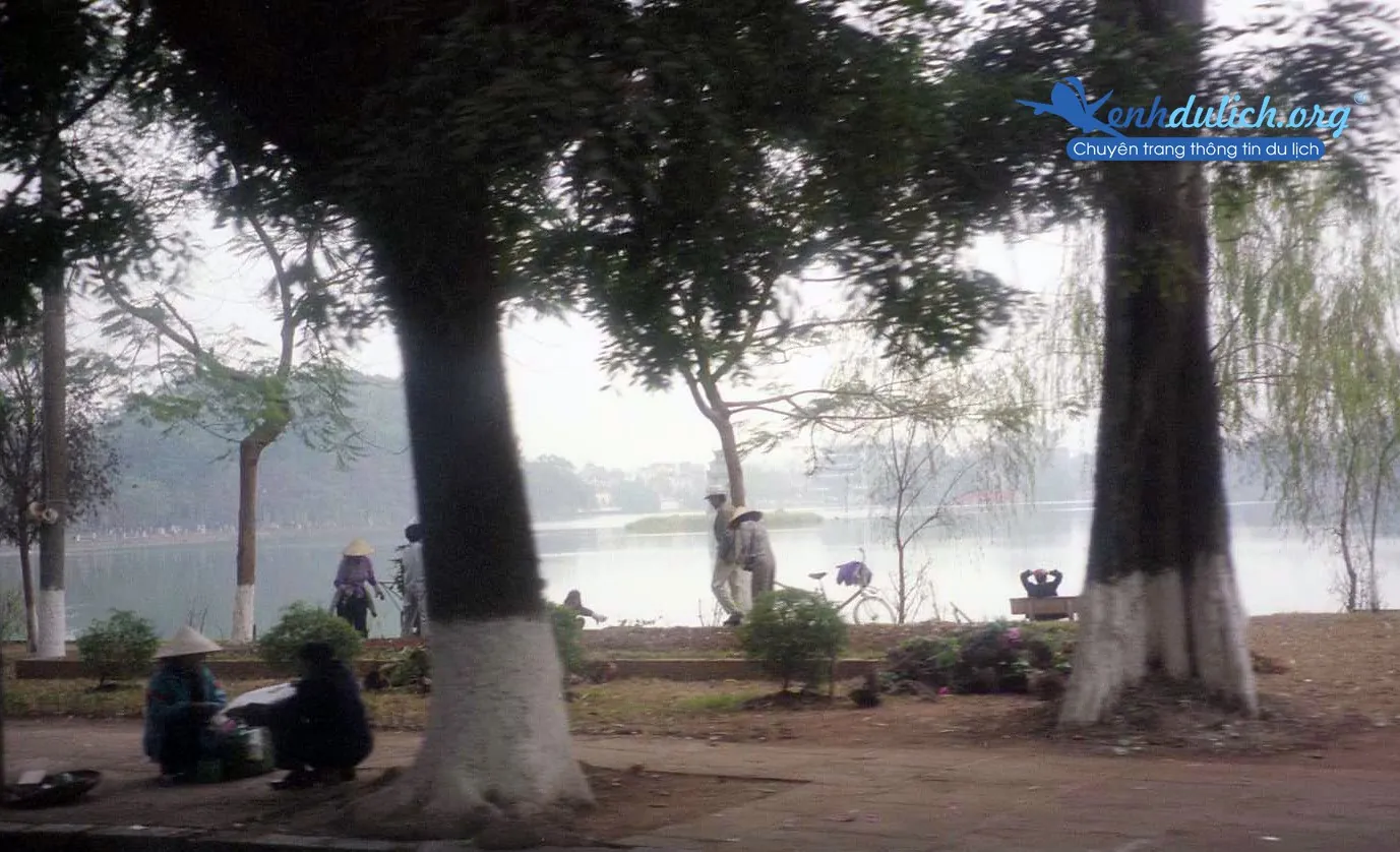 Những bức ảnh Hà Nội xưa- trên đường không có ô tô 13