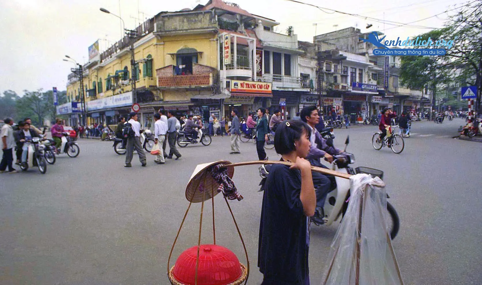 Những bức ảnh Hà Nội xưa- trên đường không có ô tô 15